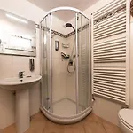 לינה וארוחת בוקר Finalex